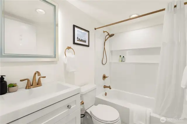 Lower level full bath