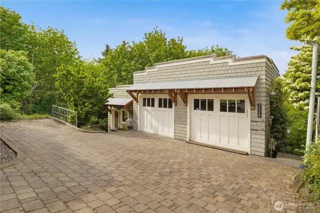 When you pull up to the home, this is the driveway that also is access to the two car garage above the Dadu