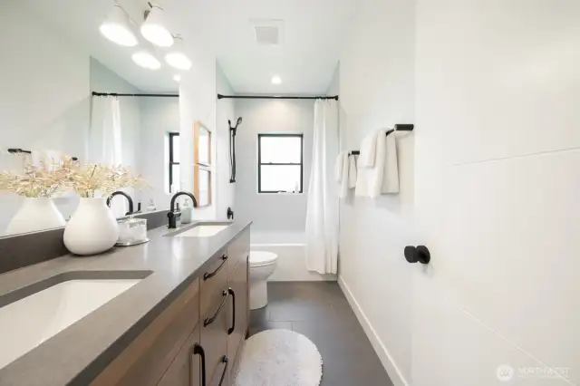 Lower level full bath.