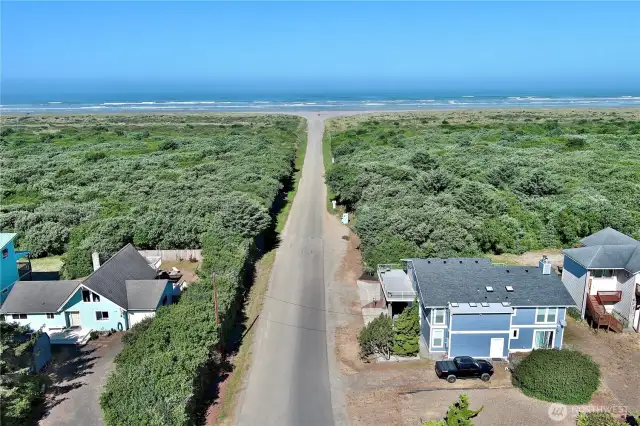Location on a Beach Approach, less than 5 minutes walking distance to ocean
