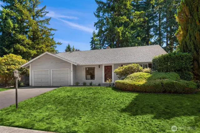 Well-maintained home in the Kingsgate Community.