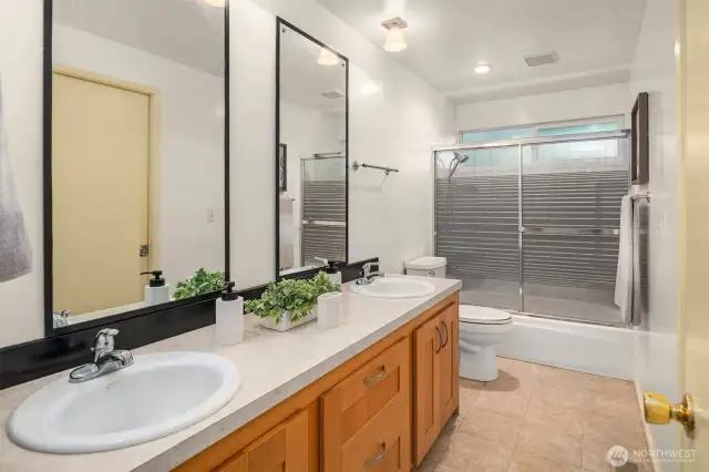 Ensuite primary bathroom.