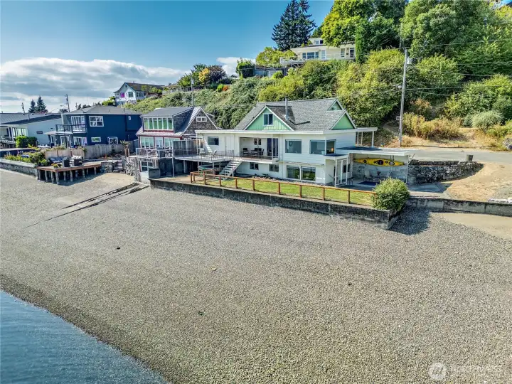 Who wouldn't want to live here??  Wonderful waterfront home on Shore Drive!