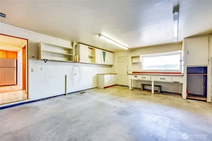 Large garage that also has views!