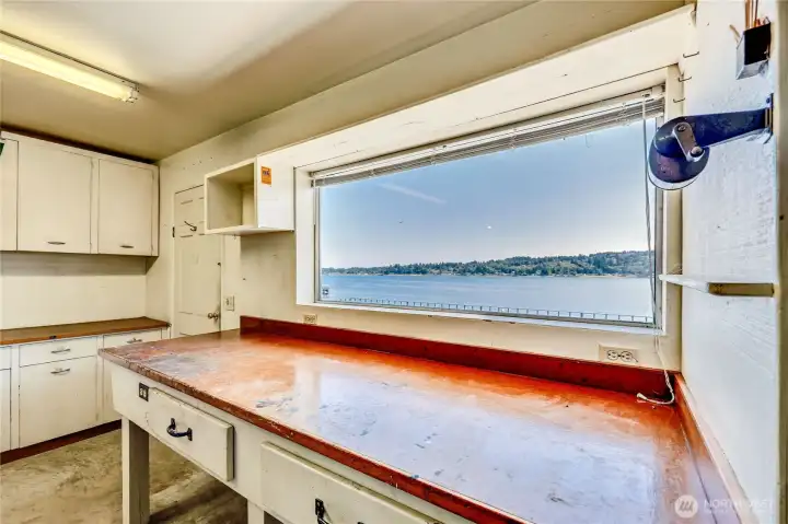 Imagine working at this workbench...  Fantastic view.