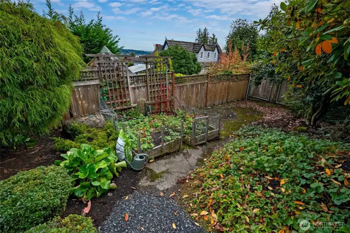 Private alley access to park your boat/camper