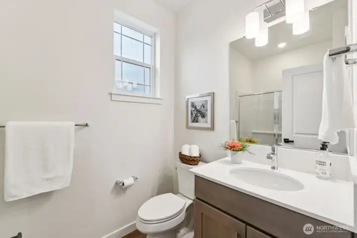 Bath 3 w/Shower on Main