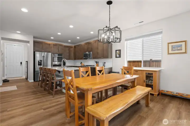 Eating space and kitchen.