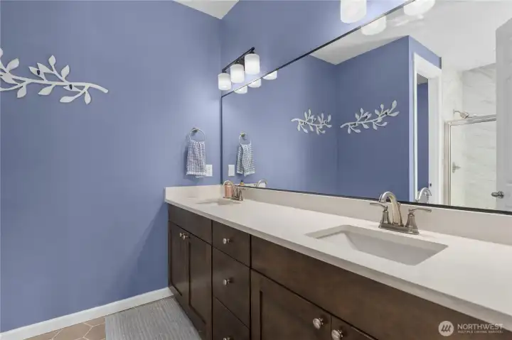 Double vanity in primary 5 piece bath