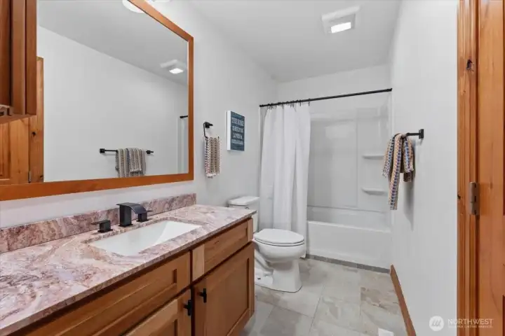 2nd floor full bathroom