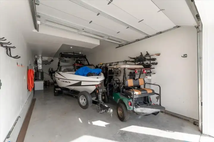 Oversized heated garage