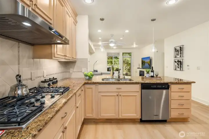 SS appliances throughout kitchen