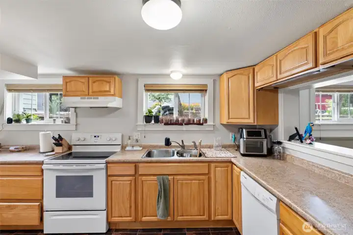 Lower Unit - Kitchen