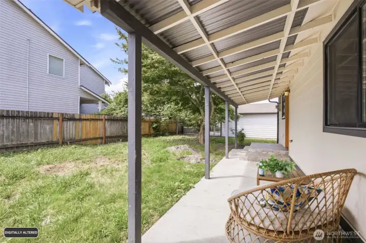 Spacious Back Yard