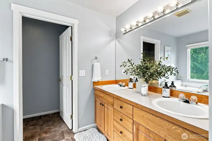 Upstairs Primary Bathroom