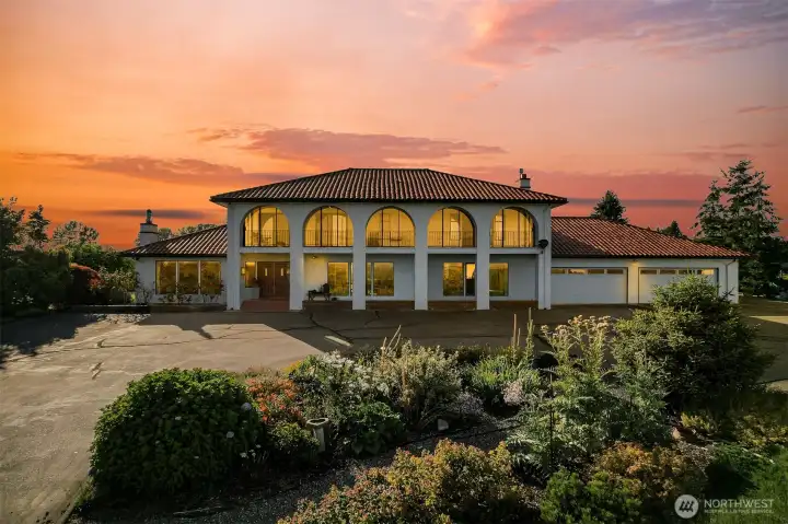 Stunning driveway up to the home Stunning driveway up to the home