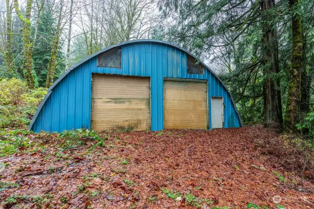 40'x40' Quonset Hut. This structure is HUGE