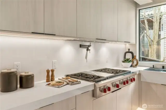 Luxury Details: High-end finishes adorn every corner, adding a touch of luxury to your everyday life.