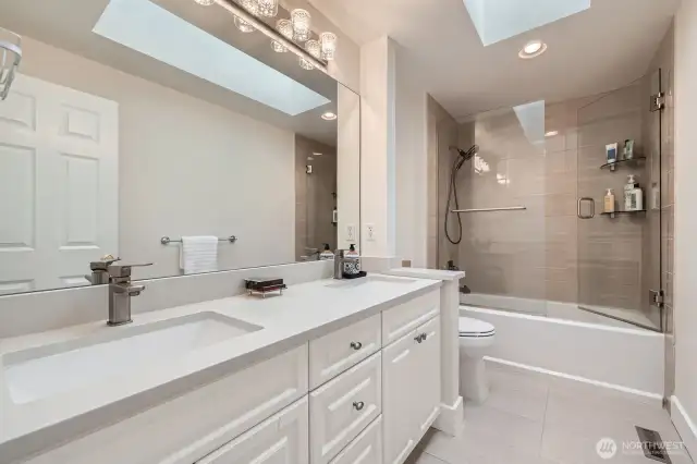 Upstairs hall bath with dual sinks