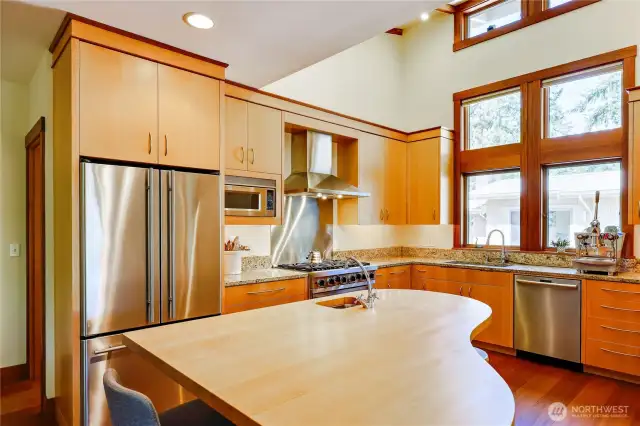 Clear maple kitchen cabinets