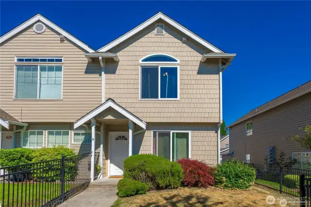 Welcome to this charming townhome!