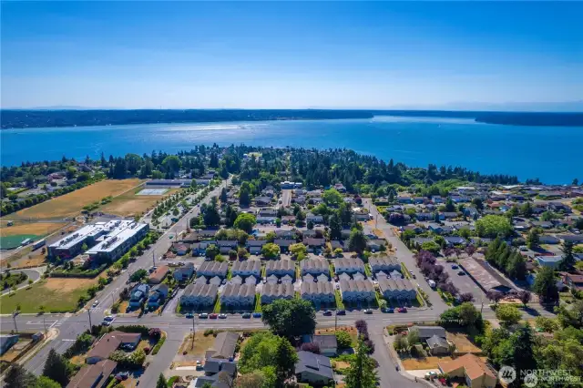Enjoy being just minutes from wonderful beaches and ammenities!