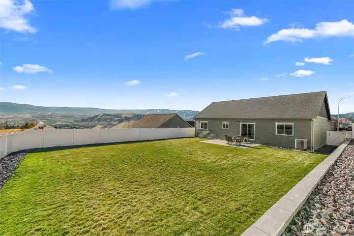 Back Yard View to the   Southwest allow you endless skies