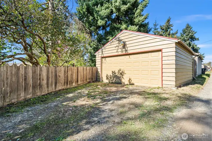 Detached 2 car garage
