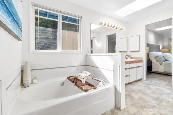 5 piece en suite bath