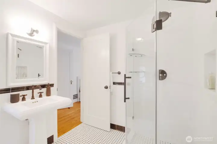 Upper level 3/4 bath