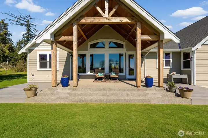Covered patio to enjoy.