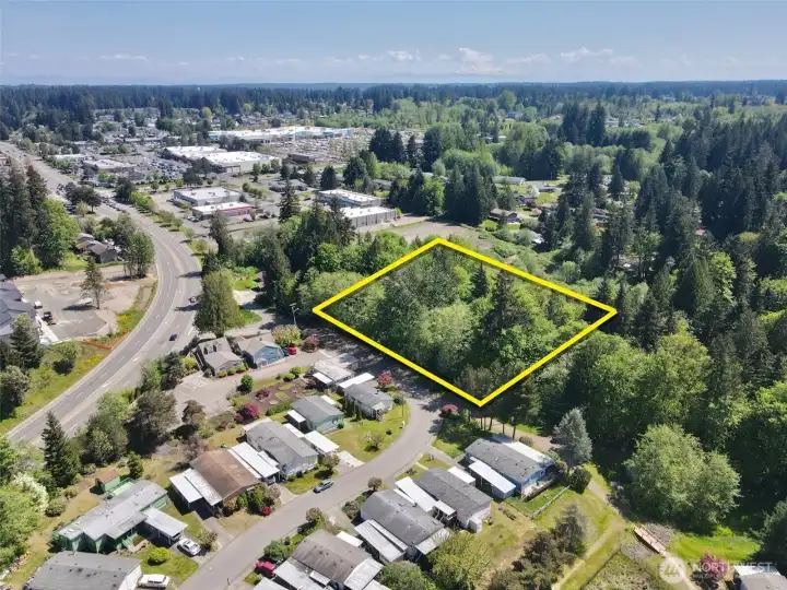 Overhead view with approximate boundary in yellow.