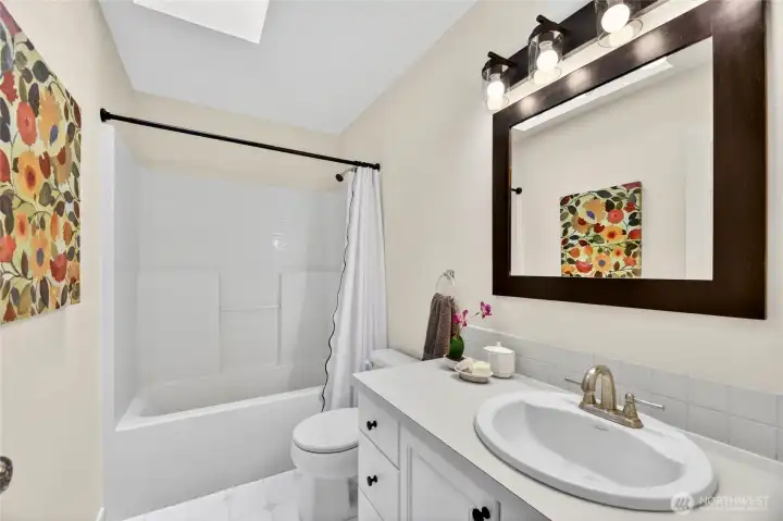 Upstairs full bathroom