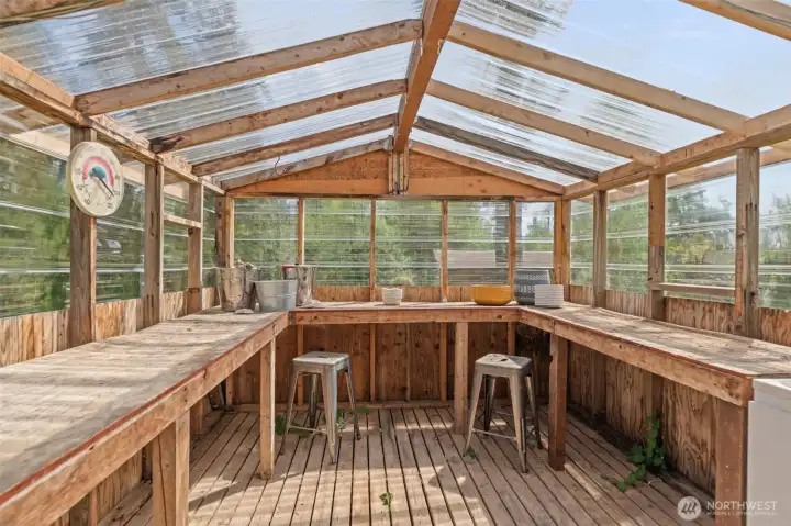 Outbuilding : Greenhouse