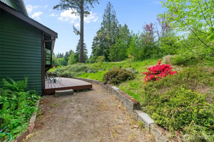 Side entrance to the back deck