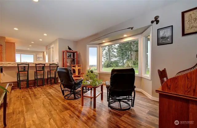 Sitting room and eating bar, perfect for entertaining