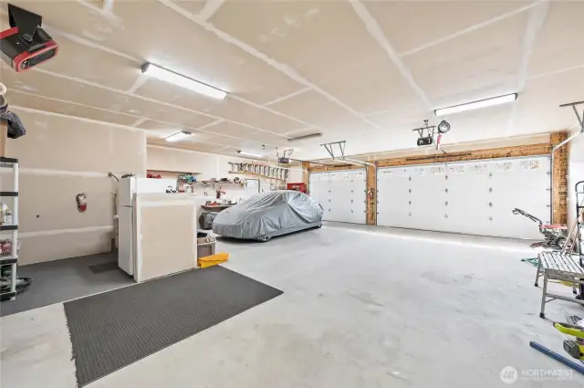 Detached 5 car garage with wet bar!