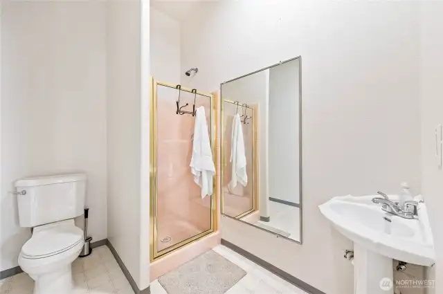 Bathroom attached to the pool / sauna room