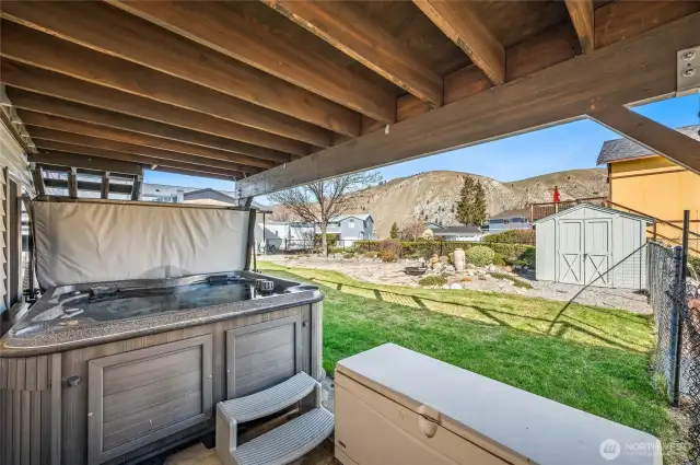 Salt water hot tub