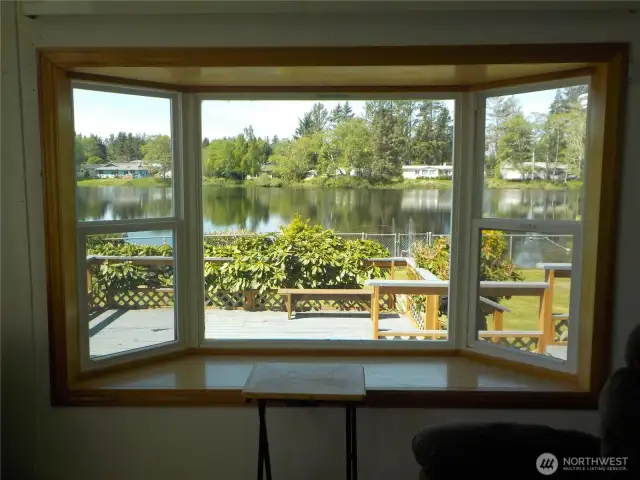 LAKE VIEW LIVING RM