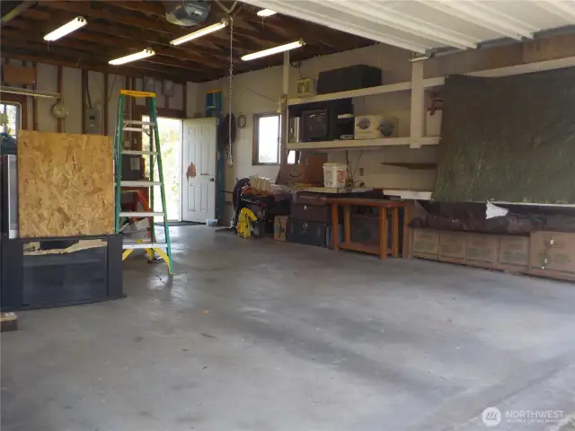 WORKBENCHES, LIGHTING AND TRAC-HOIST