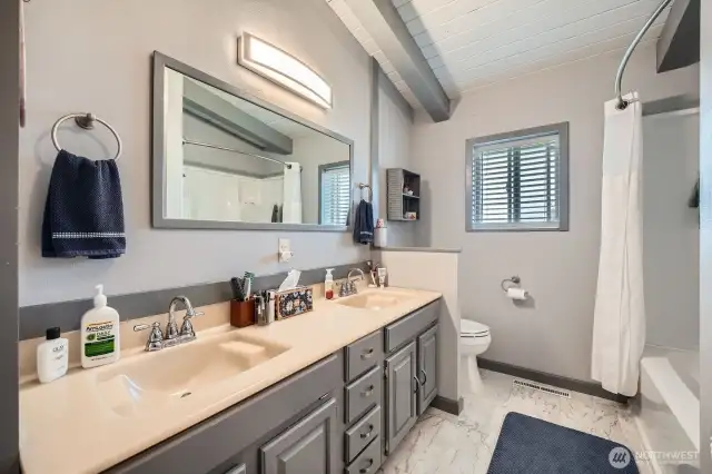 Full Bathroo