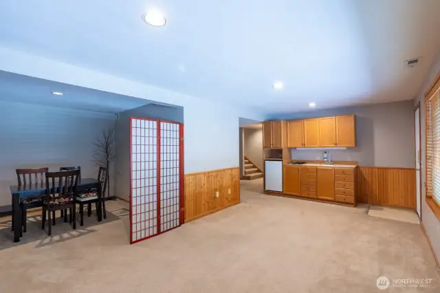 Potential MIL with wet bar and sink