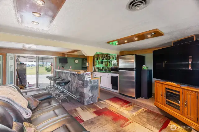 Custom Bar for lots of entertaining!