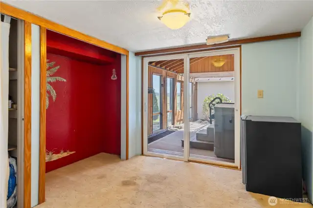 Dressing room for Hot tub