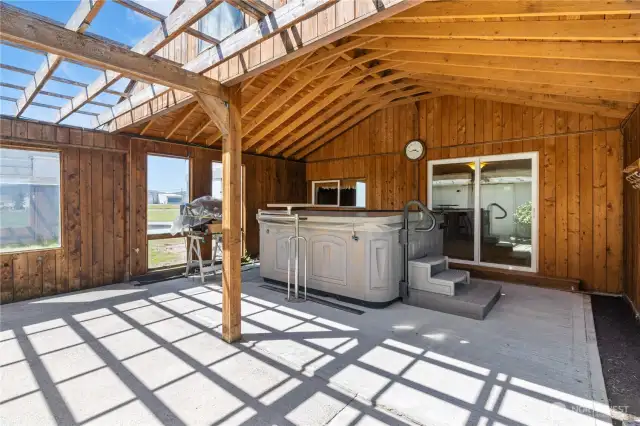 Large Atrium houses Hot Tub!
