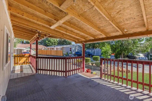 Spacious front deck