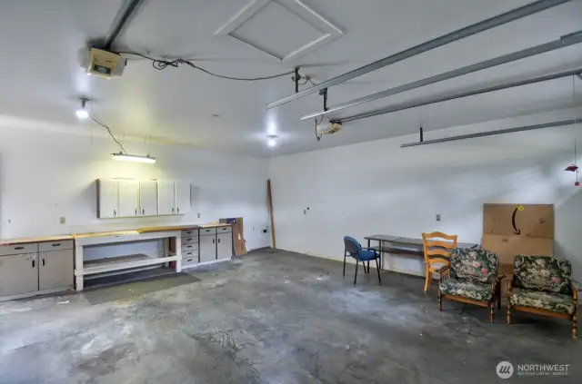 Detached 2 car garage in addition to shop parking