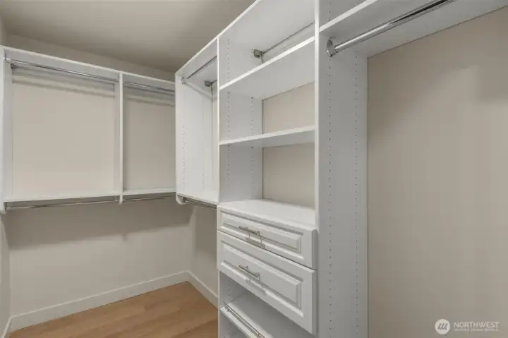 Designed for maximum organization and ease, this closet offers ample space for wardrobes of all sizes.