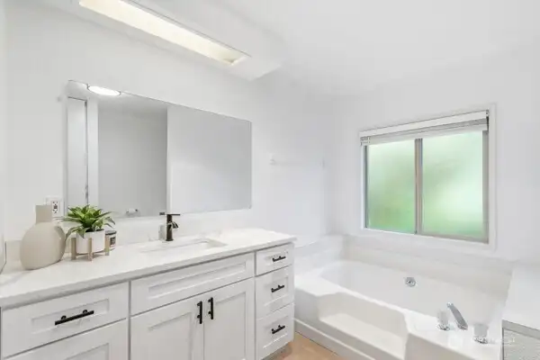 Master Bedroom Bathroom